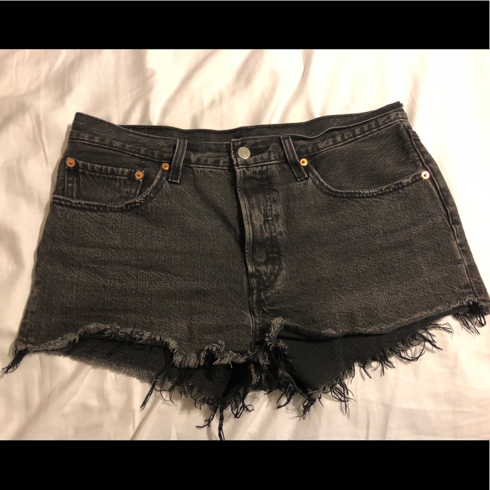 Black Levi’s shorts